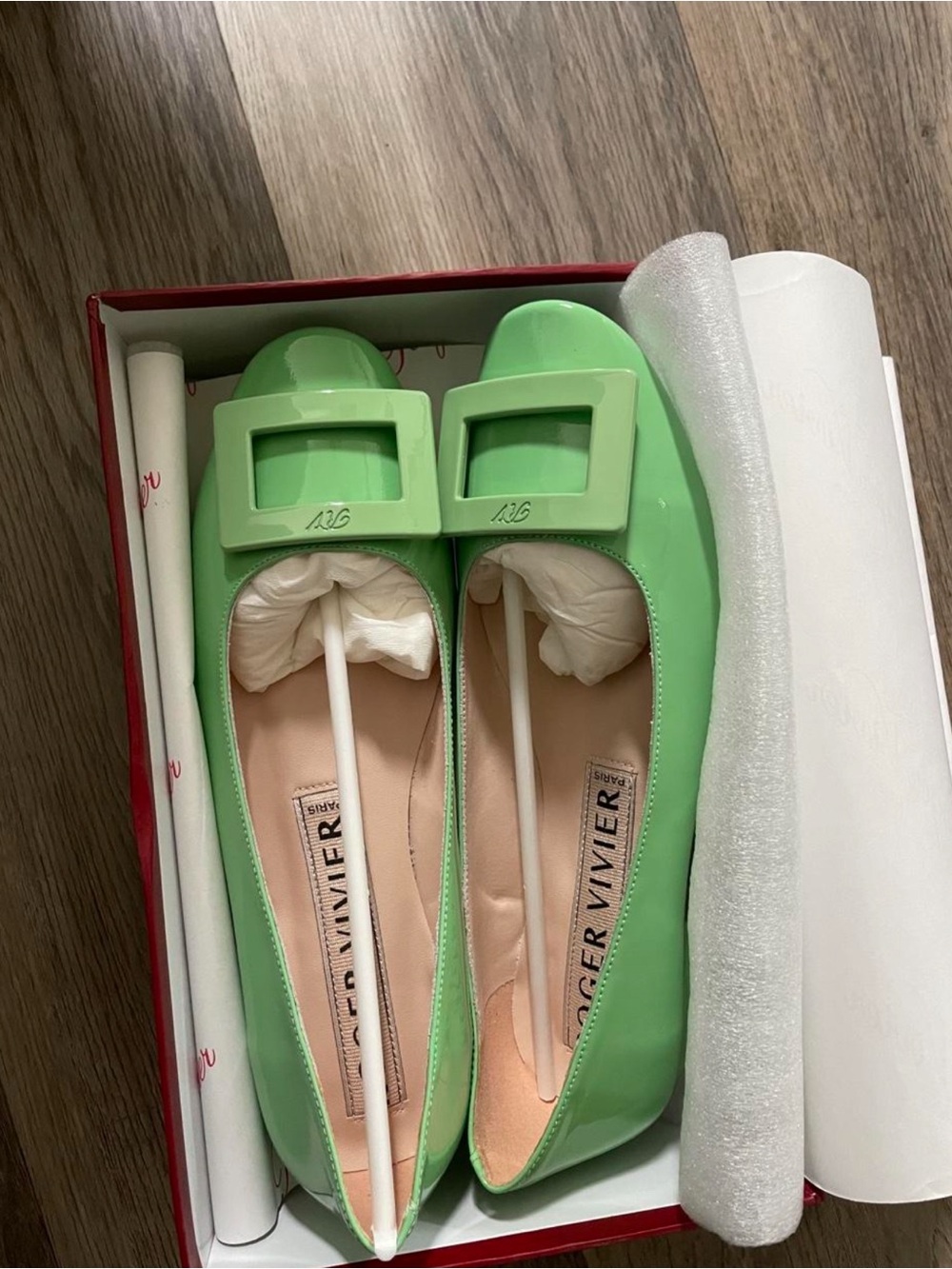 Roger Vivier Glossy Mint Green Patent Buckle Ballet Flats - Picture 4 of 6